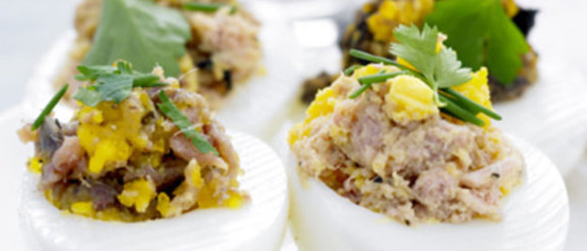 Яйца, фаршированные сардинами