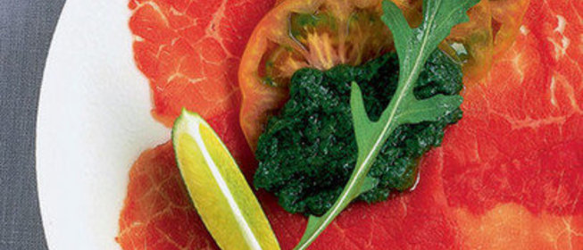 Карпаччо из говядины с рукколой