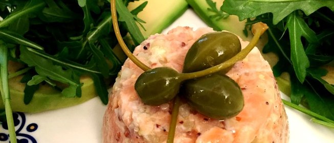 Тартар из лосося авокадо и каперсами