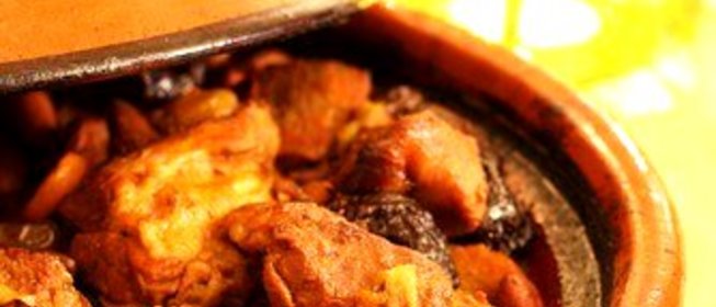 Бараний тажин с финиками, гранатовым соком и ароматными специями