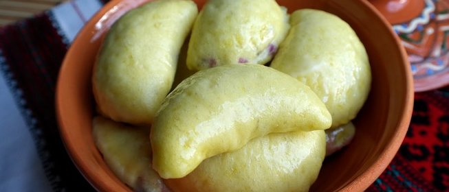 Творожное тесто для вареников с вишней