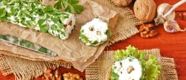Пикантная закуска из брынзы и орехов