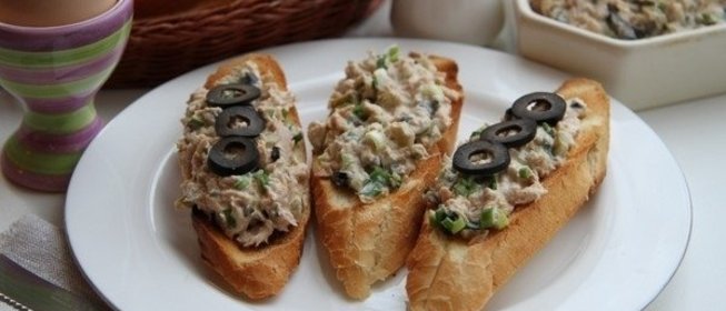 Брандада из тунца, маслин и оливок