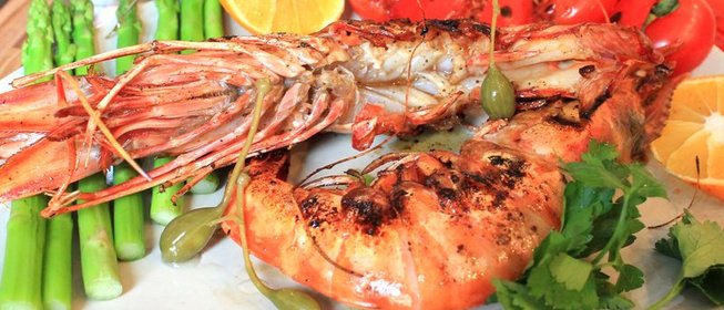 Тигровые креветки, фламбированные коньком