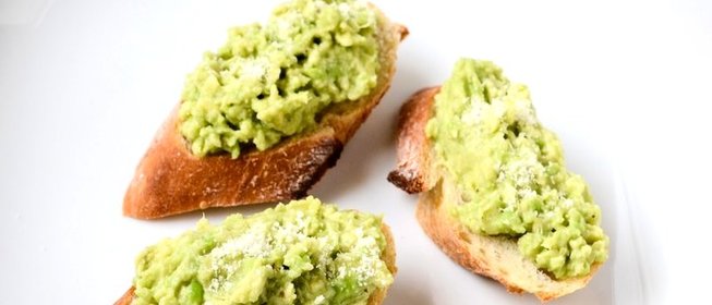 Брускетта с авокадо