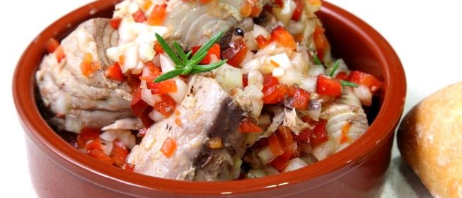 Закуска из макрелевого тунца (скумбрии) в маринаде