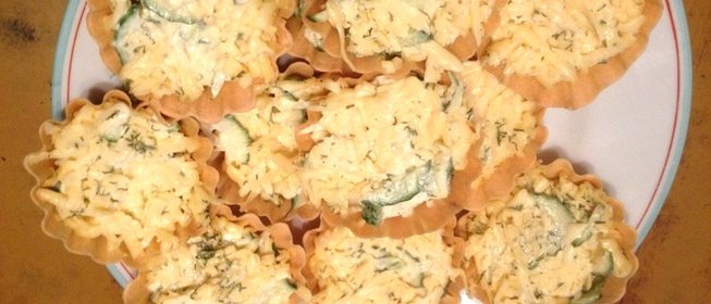 Тарталетки с сыром и чесноком
