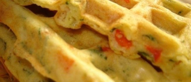Сырные вафли с перцем и зеленью
