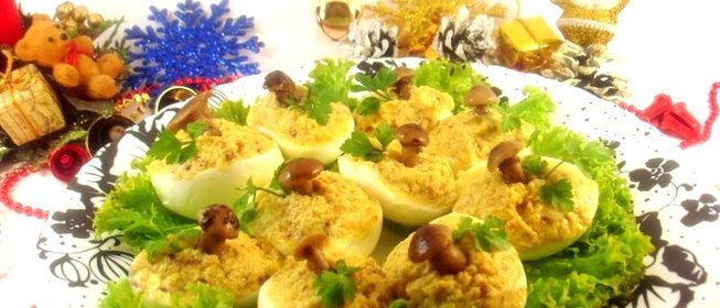 Яйца фаршированные грибами и луком