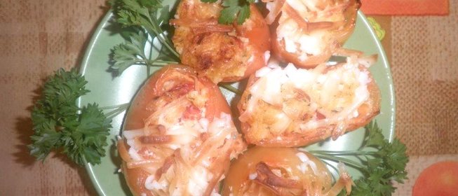 Перец фаршированный сыром и помидорами