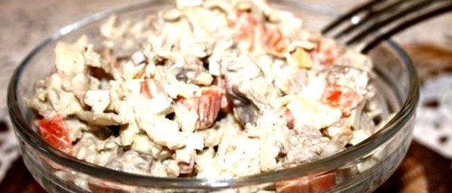 Простой печеночный салат.