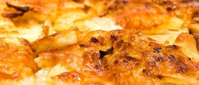 Картофельный гратен с хреном и пармезаном