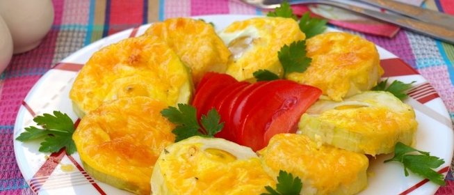 Кабачки запечённые с сыром и перепелиными яйцами