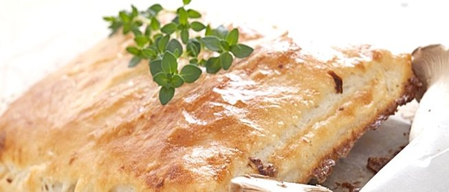 Паштет из телятины и грибов в слоеном тесте