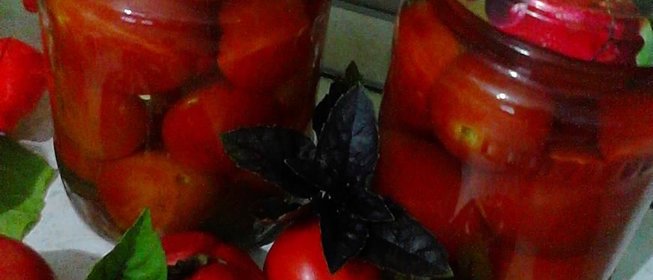 Помидоры с базиликом