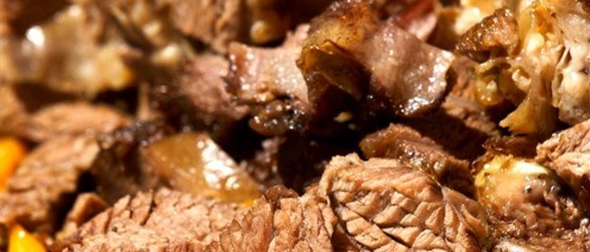 Говядина, тушенная в горчично-винном соусе