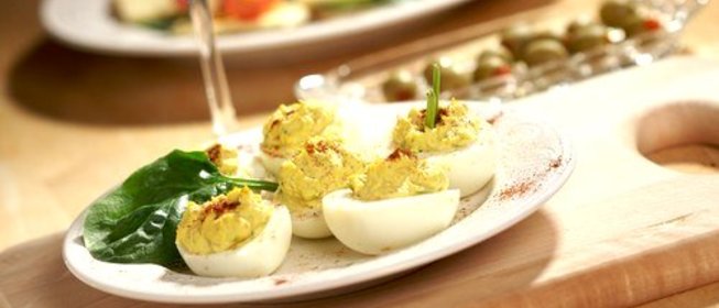 Фаршированные яйца со шнитт-луком и эстрагоном