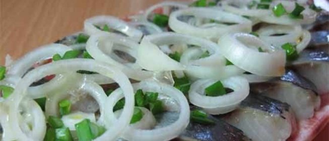 Селедка под соусом