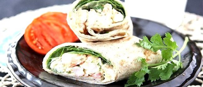 Ролл с креветками, йогуртом, карри и шпинатом