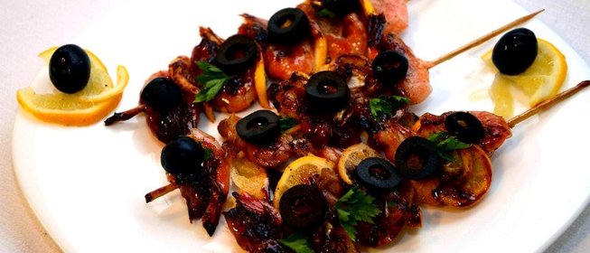 Креветки на шпажках с лимоном