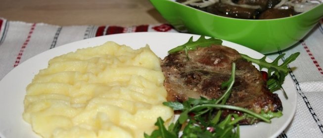 Свинина запеченная в чесночном маринаде