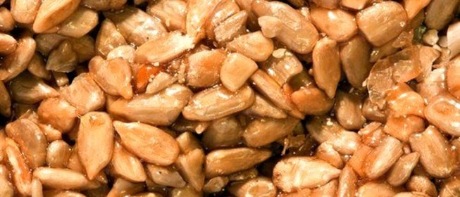 Карамелизованные тыквенные и подсолнечные семечки