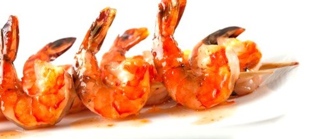 Креветки на гриле с арахисово-чесночным соусом