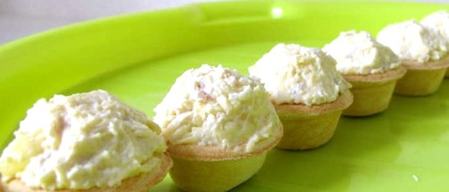 Тарталетки с курицей и сыром