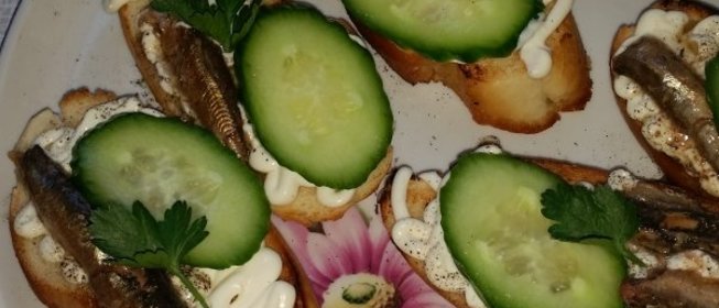 Шпроты в сугробе