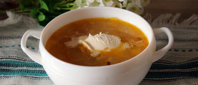 Щи из кислой капусты с перловкой на мясном бульоне