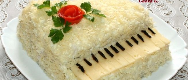 Салат с курицей и черносливом