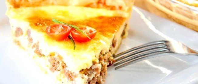 Пицца с творогом и помидорами