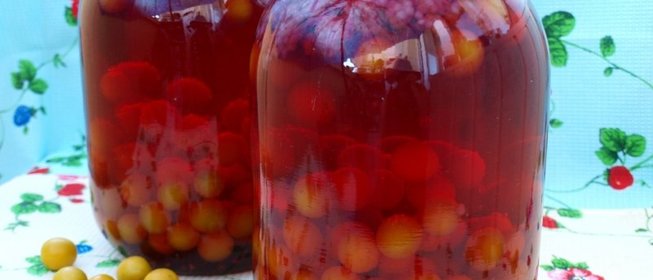 Компот с алычой и малиной