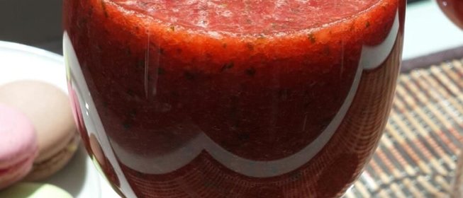 Клубнично-базиликовый смузи