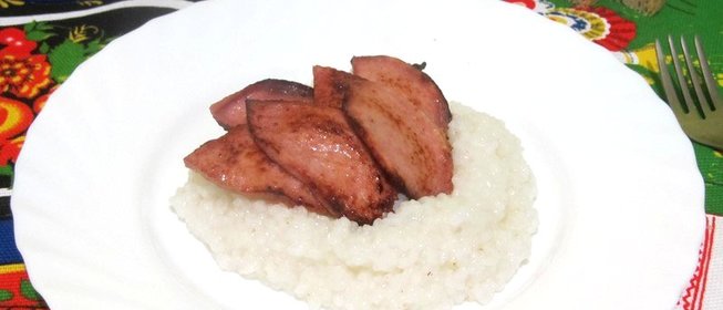 Каша рисовая с колбасой