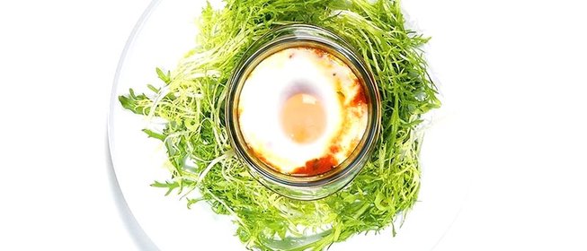 Томатная запеканка с яйцами и луком