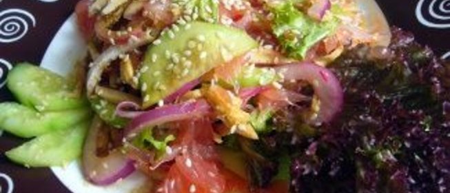 Салат с куриной грудкой-гриль и грейпфрутом