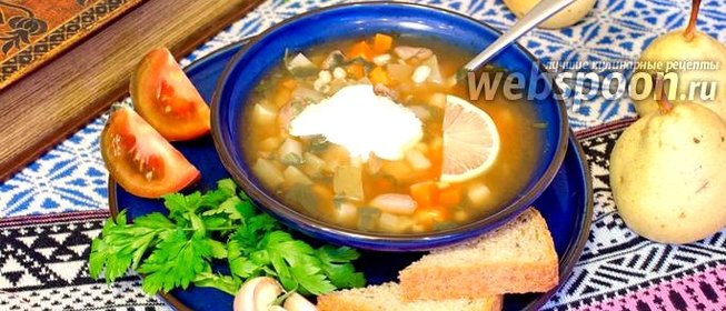 Рассольник из куриных сердечек с перловкой и сельдереем