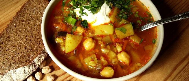 Вегетарианский рассольник с нутом