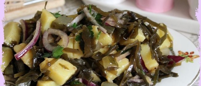 Теплый картофельный салат с морской капустой