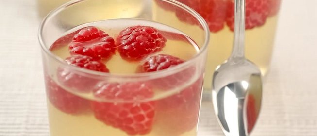 Лимонное желе с малиной