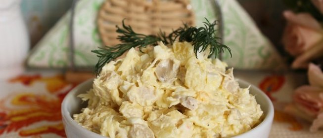 Салат с курицей, грибами и сыром