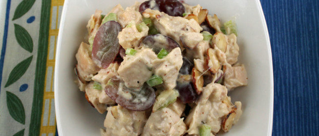 Салат с курицей и виноградом