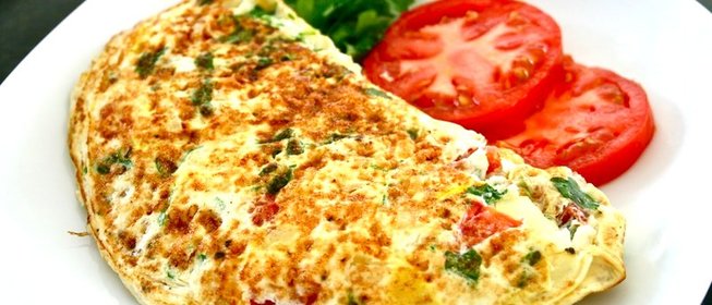 Омлет с крабом и рукколой