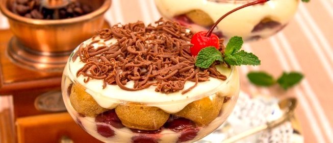 Порционное Тирамису с вишней и шоколадом