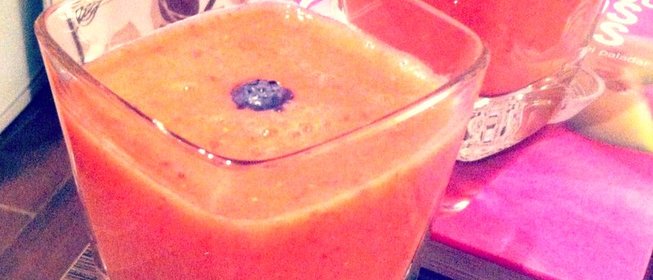 Клубнично-банановый коктейль с грушевым соком