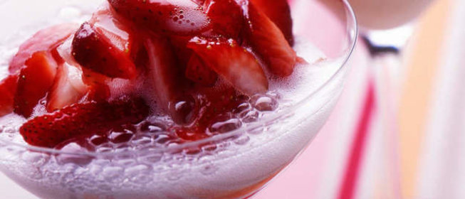 Коктейль Клубника в шампанском