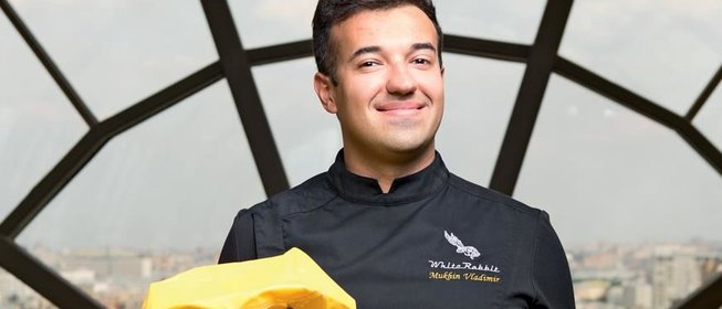 Морская лисица с фасолью, щавелем, пеной из сока мидий и соусом ромеско из печеного перца от Владимира Мухина