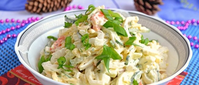 Салат с кальмарами, сыром и свежим огурцом