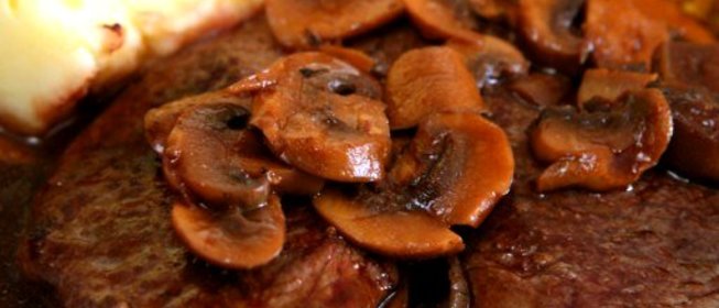 Грибное рагу с красным вином